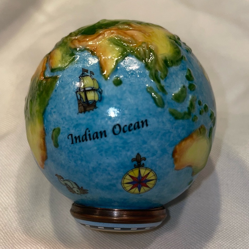 World Globe Ceramic Trinket Box with Tennyson Quote Smithsonian